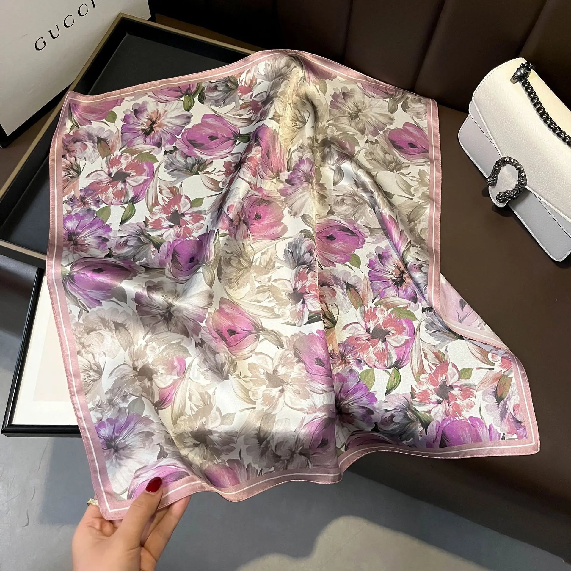 Carré en soie - Foulard élégant