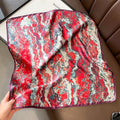 Foulard carré en soie rouge motif pierre 