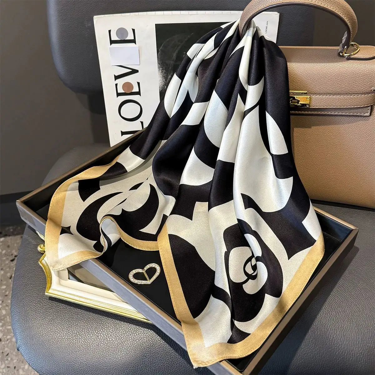 Adapté toute l’année. NOIR ET BLANC 