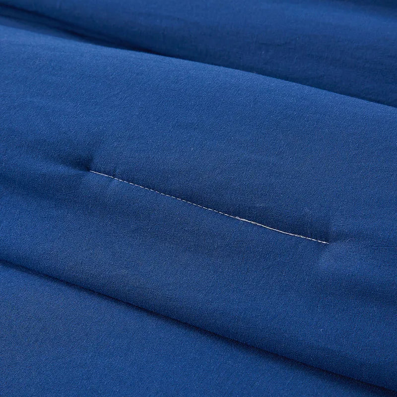 Gros plan sur la texture douce de la soie de mûrier