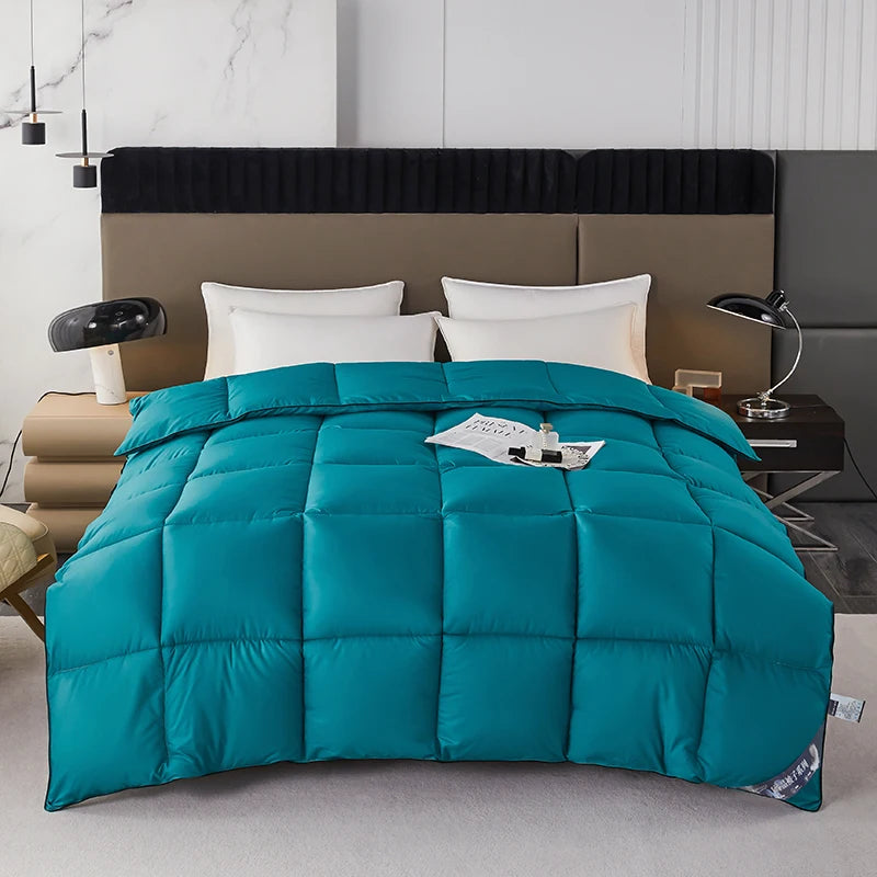Duvet bleu luxe en plumes d’oie naturelles pour lit Super King