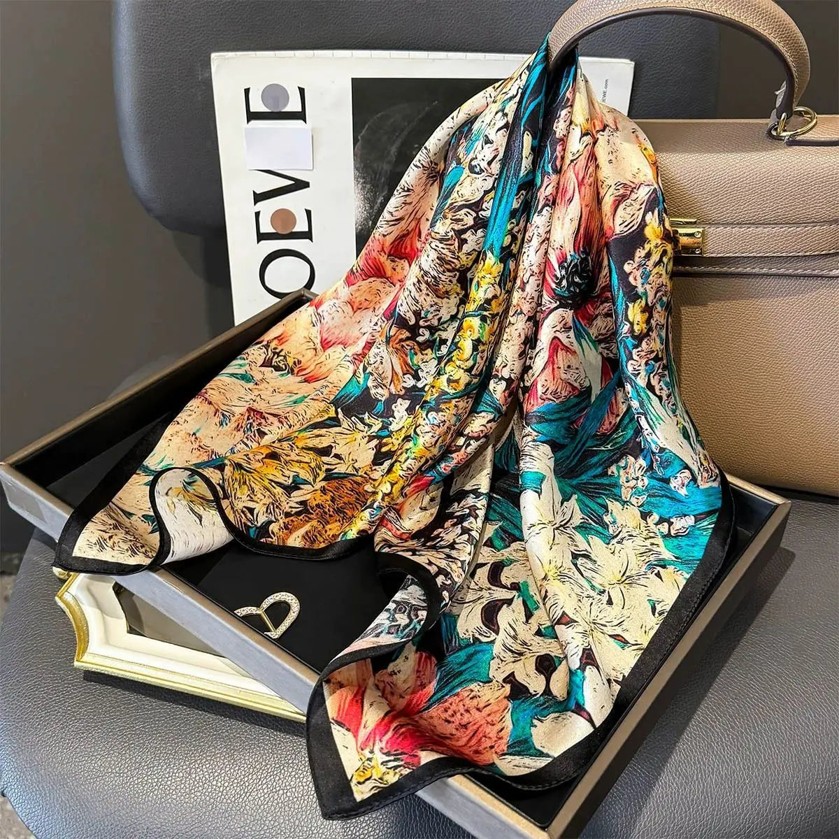 Accessoire chic pour le quotidien. FLEURI