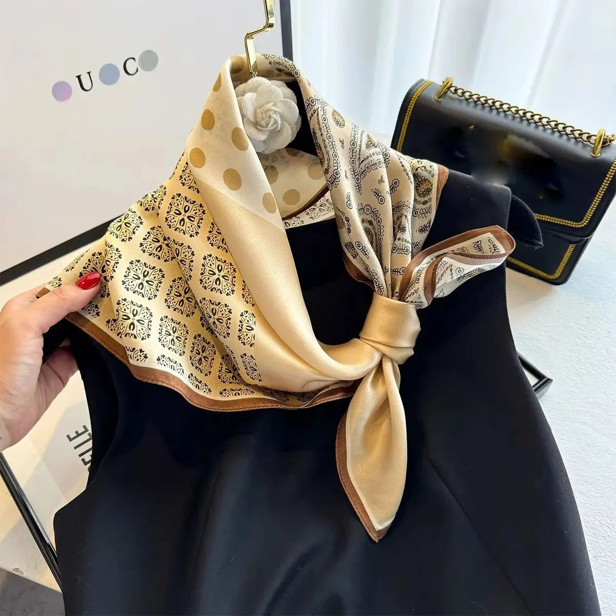 Matière naturelle résistante. BEIGE