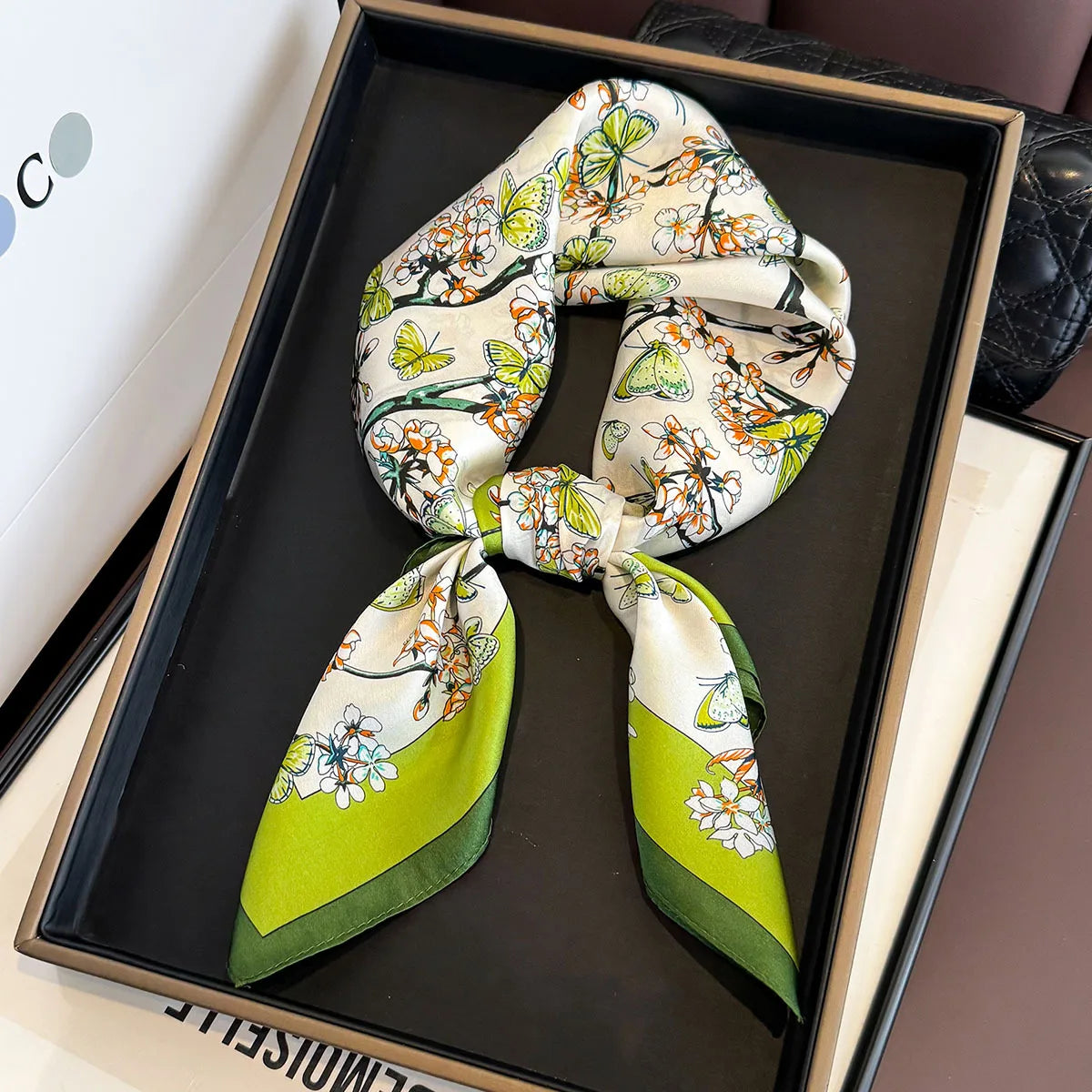 Motifs élégants et tendance. VERT NATURE