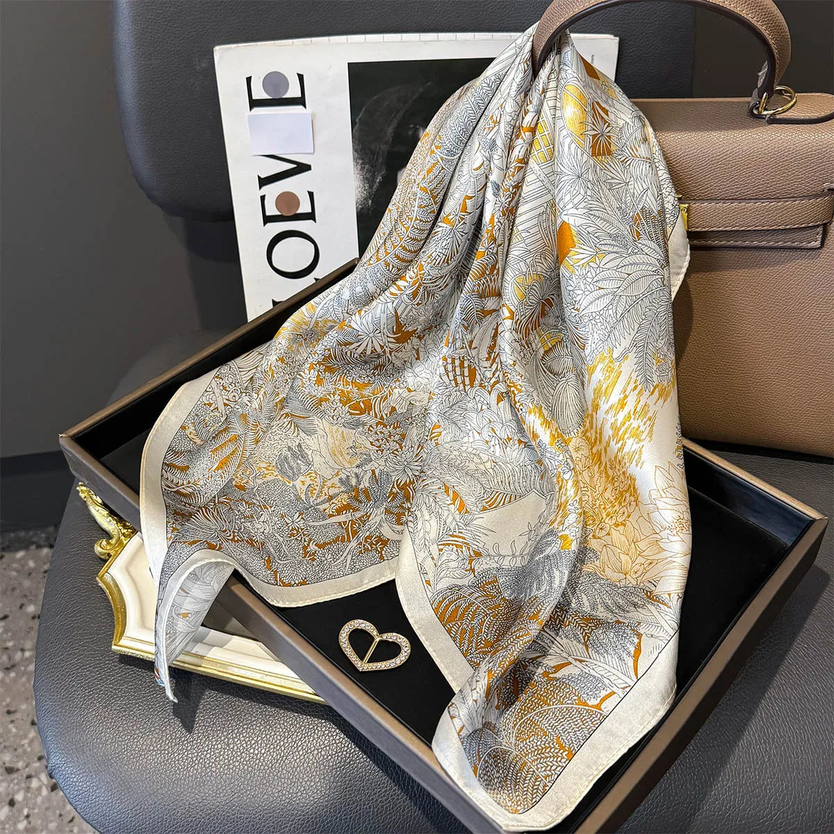 Accessoire élégant pour la ville. BLANC MARRON