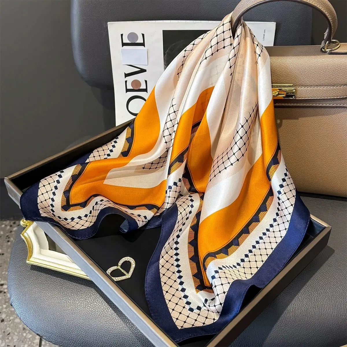 Carré de soie femmE ORANGE BLEU BLANC