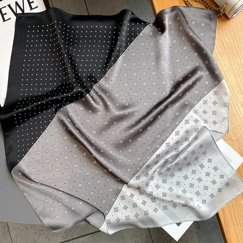 Accessoire féminin et doux. NOIR GRIS BLANC