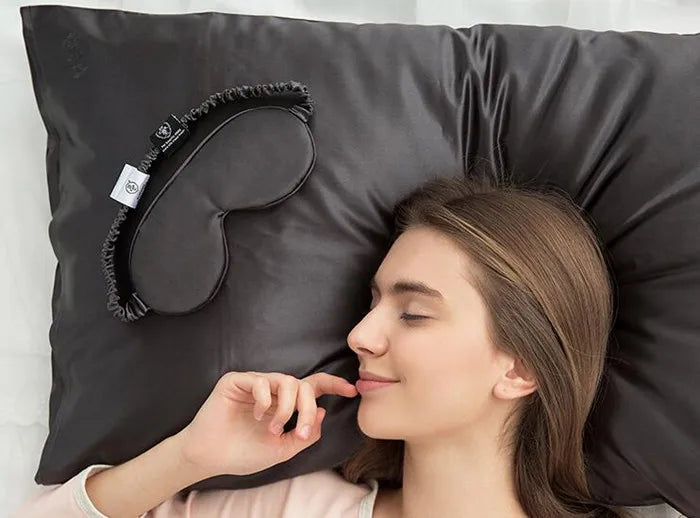 Taie d'oreiller en soie et marque de nuit assortie essence et soie couleur  noir pour femme et homme protège la peau et les cheveux