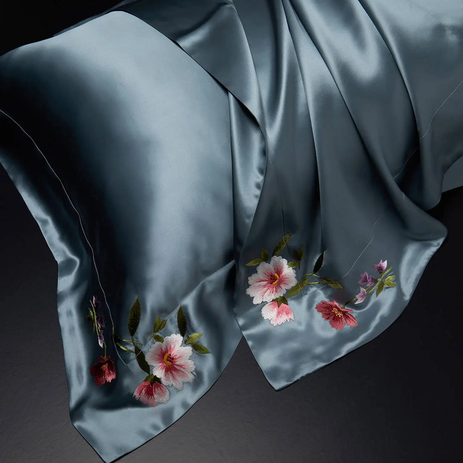 taie d'oreiller en soie brodé a la main essence et soie petite fleur brodé taie d'oreiller haute gamme hotel luxe anti frisottis protege la peau eoko tex  bleu freu rose