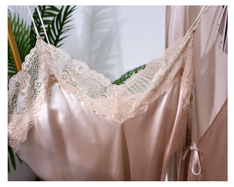 Nuisette en soie 100% naturelle pour femme, confortable et luxueuse. Idéale pour dormir ou se relaxer, élégante et sexy.beige