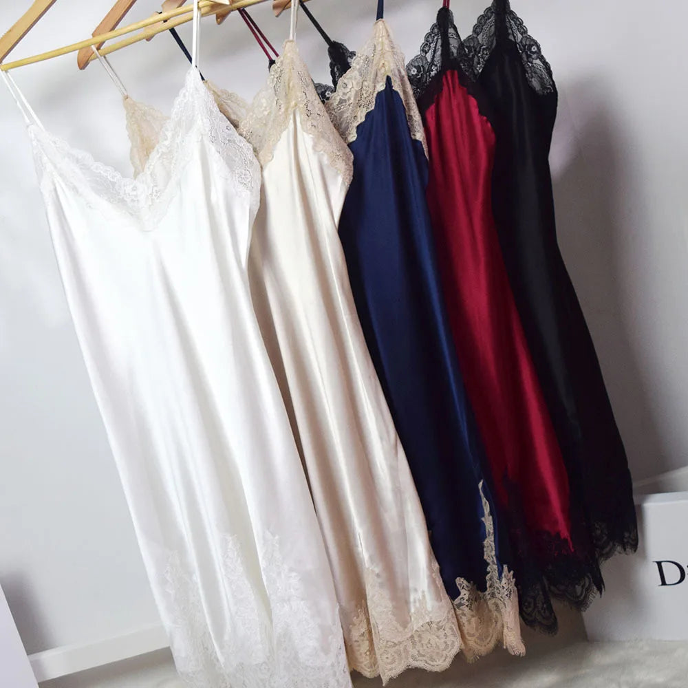 Nuisette en soie douce, coupe élégante et sexy pour la nuit.