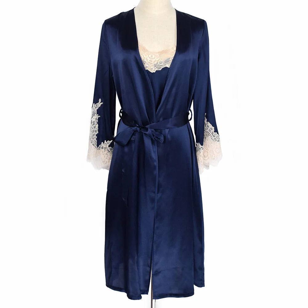 Nuisette en soie 100% naturelle pour femme, confortable et respirante. Idéale pour dormir ou moments de détente à la maison. Élégante et luxueuse. bleu