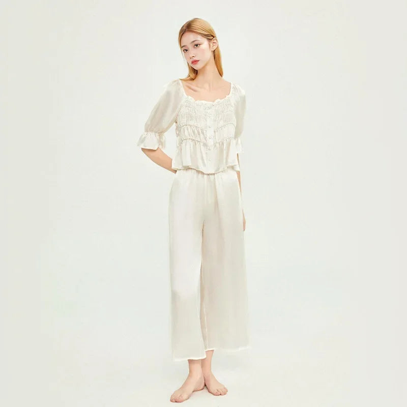 Ensemble pyjama soyeux style élégant blanc