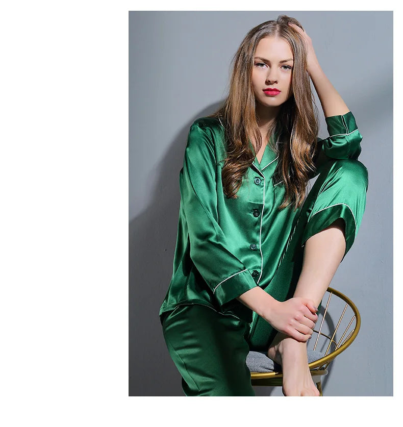 Pyjama femme soie luxe style minimaliste vert