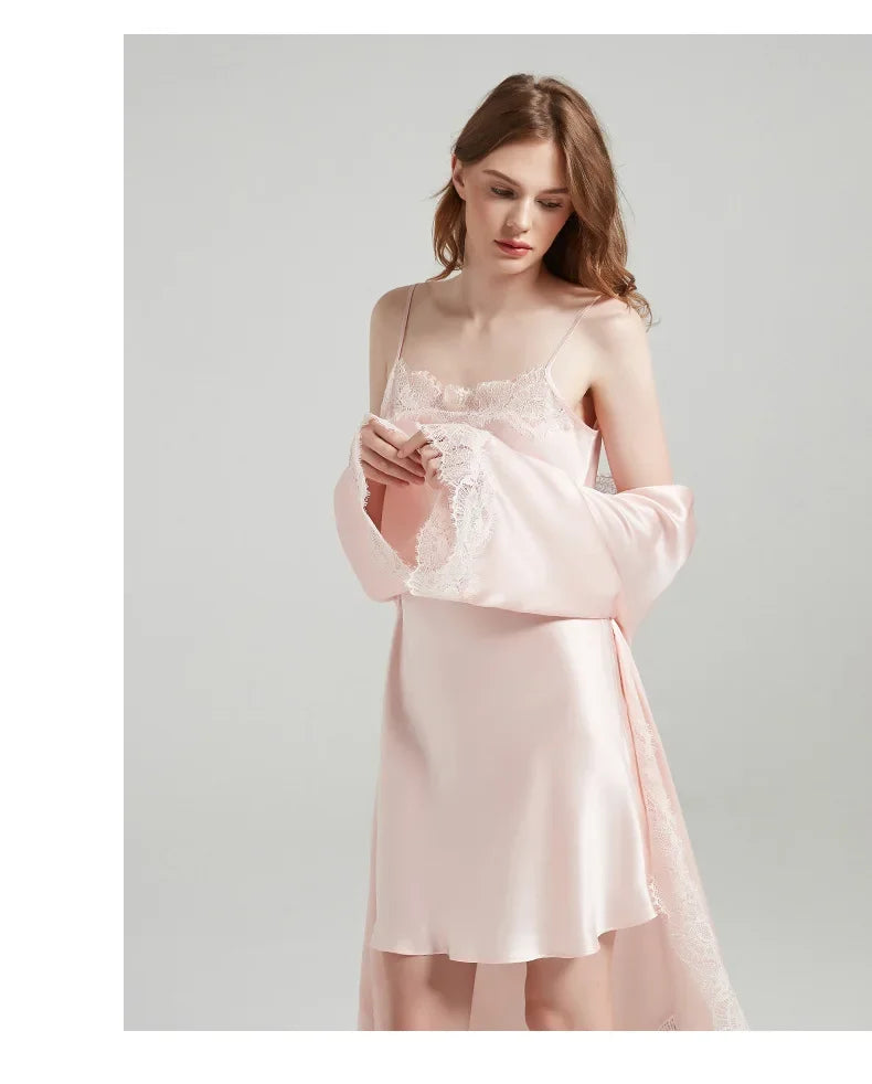 Pyjama soie femme pour nuit – style chic et très confortable. rose