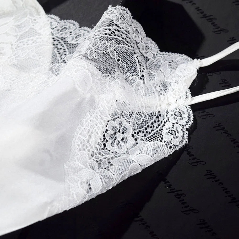 Robe et kimono en soie 100% naturelle pour femme, idéale pour mariage ou événement spécial. Confortable et élégante, douce pour la peau. blanc