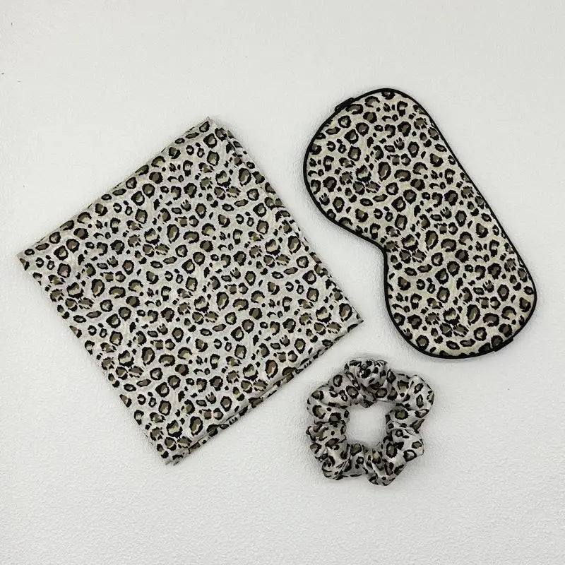 taie d'oreiller en soie et masque en soie  essence et soie couleur motif  pantere