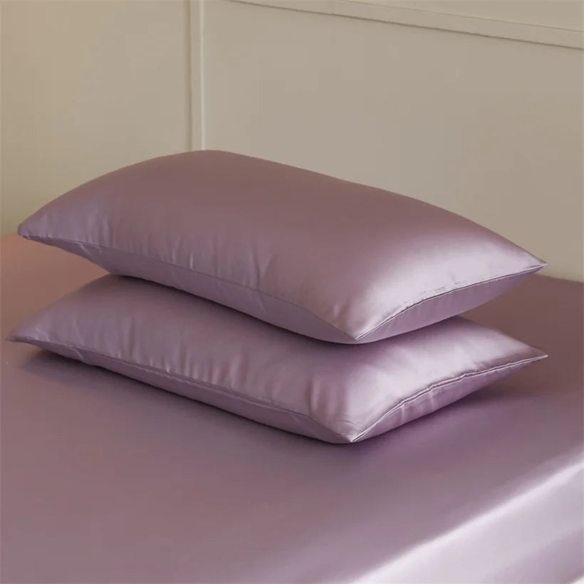 Taie d’oreiller en soie couleur fuchsia, essence et soie, lit, luxe, hôtel premium