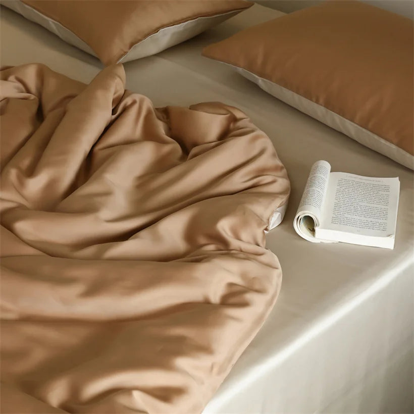 Taie d’oreiller en soie caramel essence et soi, durable et éthique. Made in Quality.