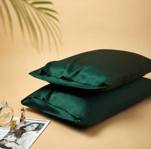 taie d'oreiller en soie porte feuille essence et soie 22 momme 48x74cm Hypoallergenique anti frisottis protège la peau cadeau anniversaire noël fête mariage  couleur vert emeraude