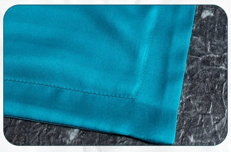 detail-couture.jpg
Couture Oxford taie en soie 30 mm – finition soignée et durable couleur BLEU