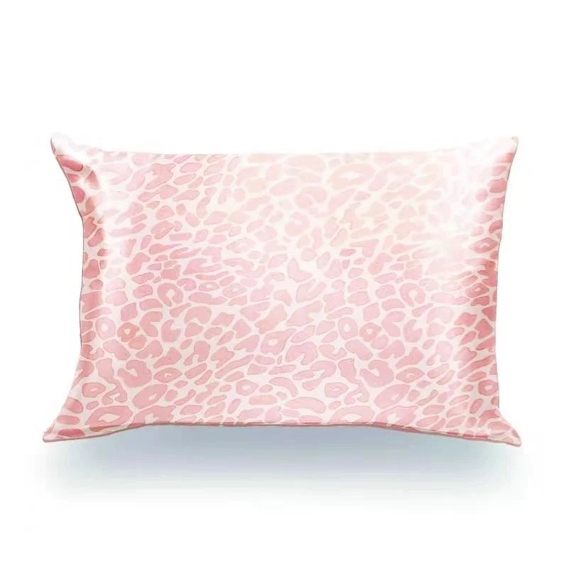 Taie d’oreiller en pure soie de mûrier 19 Momme, finition lisse et brillante, mise en scène élégante pour mettre en valeur la qualité du tissu essence et soie couleur rose motif léopard 19 Momme cadeau anniversaire noêl fête pour femme et enfant