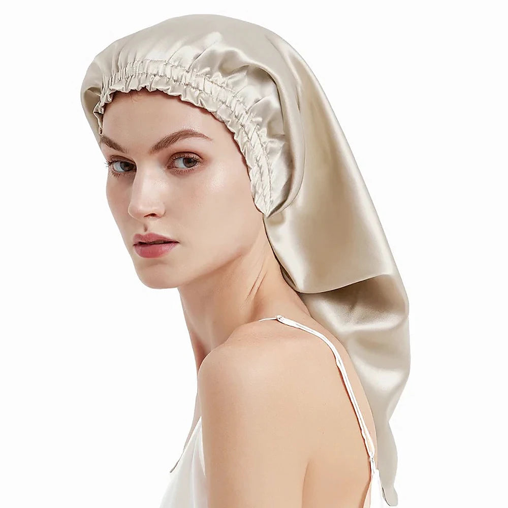 Bonnet soie cheveux longs – lifestyle beige