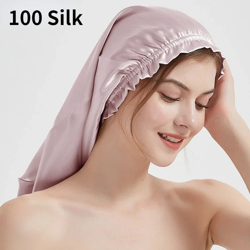 Bonnet soie cheveux épais sur oreiller – confort sommeil rose 