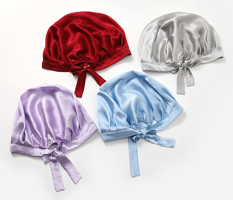 Détail bonnet en soie 16 Momme – tissu soyeux et rubans