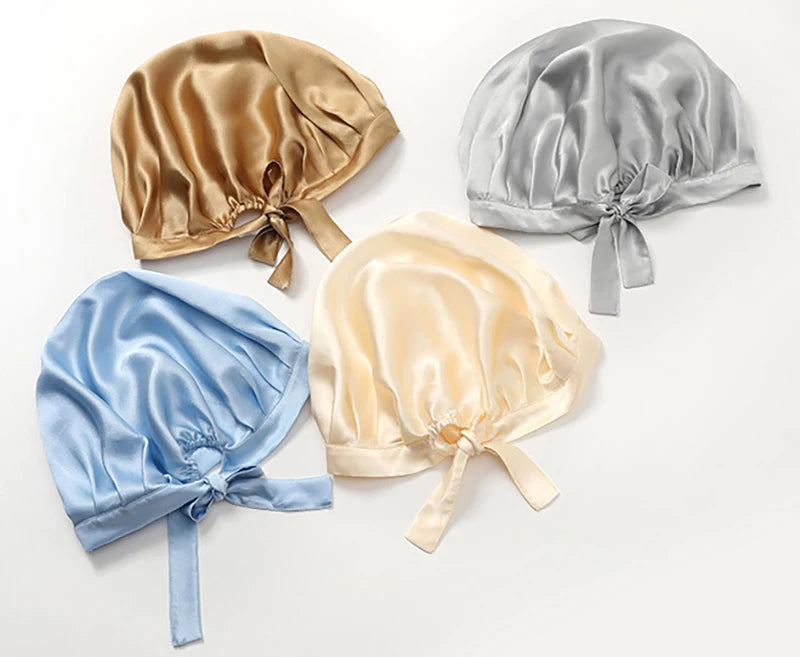 Détail bonnet en soie 16 Momme – tissu soyeux et rubans