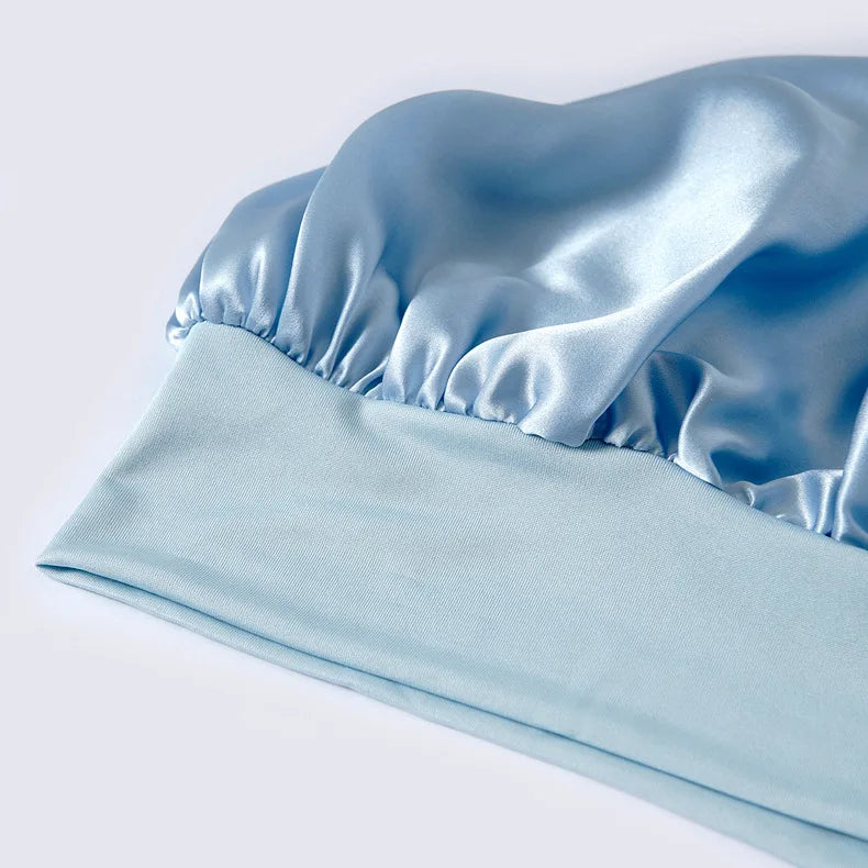 Réduction des frisottis avec bonnet en soie 19 Momme bleu detail couture