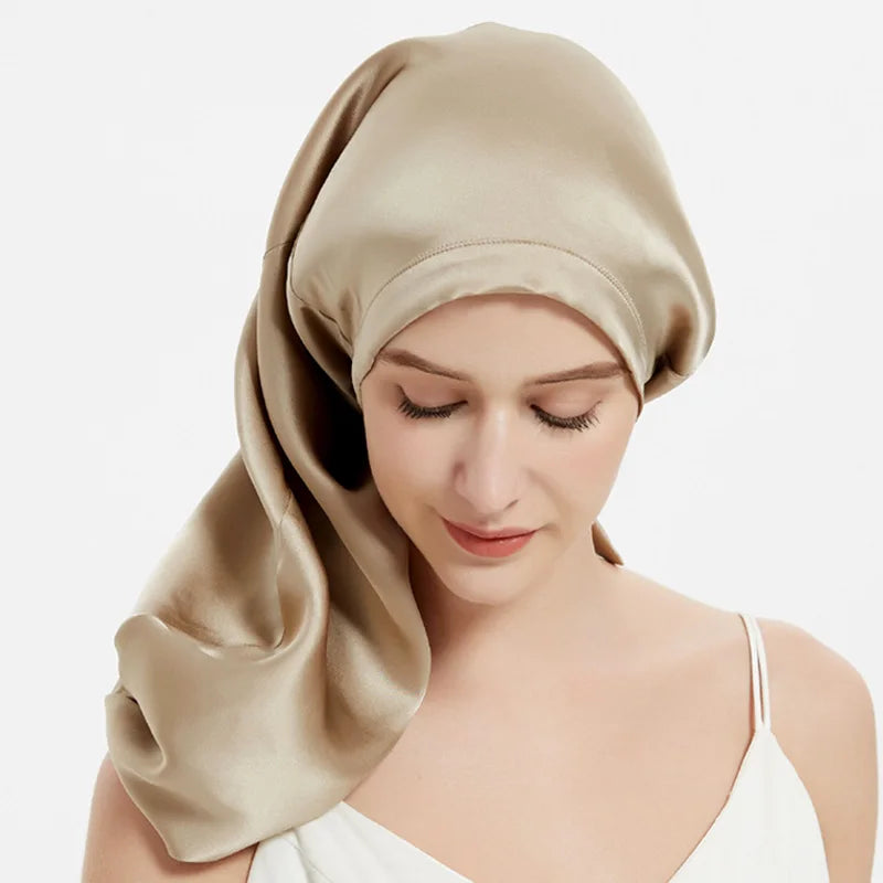 Bonnet de sommeil en soie rose avec ajustement pour cheveux longs brun