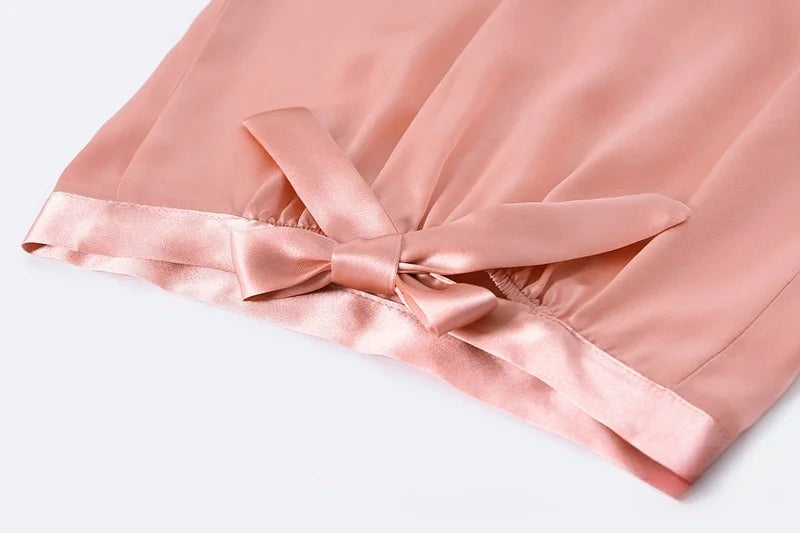 Détail sangles élastiques ajustables du bonnet en soie