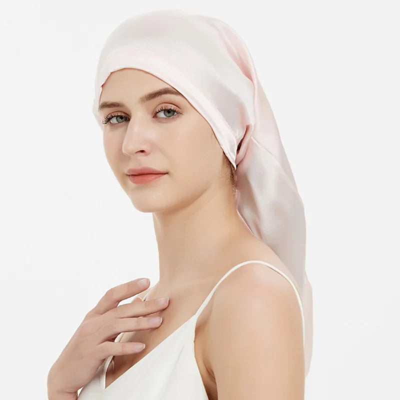 Bonnet de sommeil en soie rose avec ajustement pour cheveux longs vue coté 