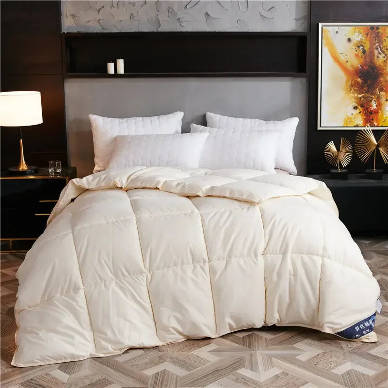 Chambre élégante avec duvet en plumes d’oie Super King beige