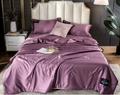 Chambre décorée avec couette légère pour printemps/été violet 