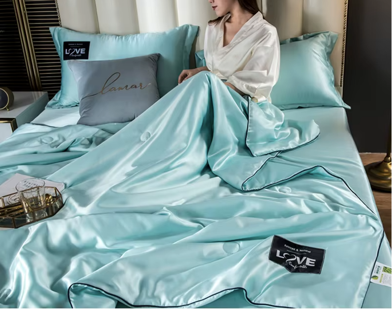 Couette d’été en soie de mûrier – taille Single bleu ciel