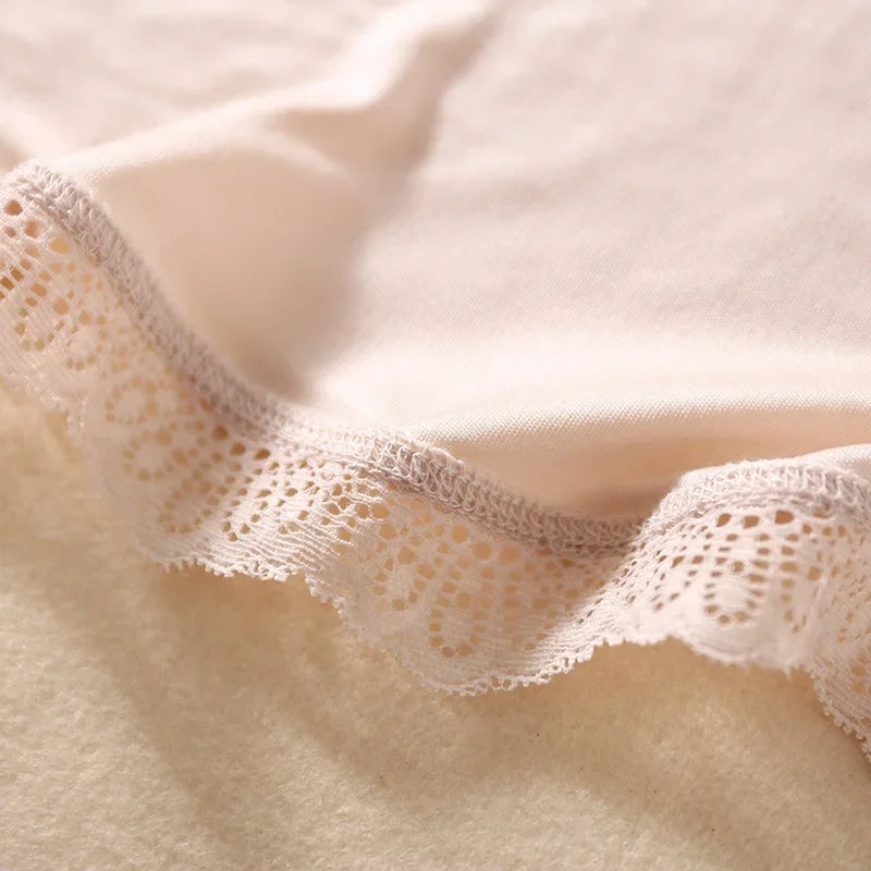 Gros plan dentelle raffinée nuisette femme