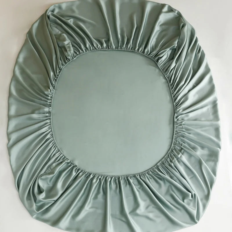 Drap housse en soie ajusté parfaitement autour d’un matelas épais VERT 