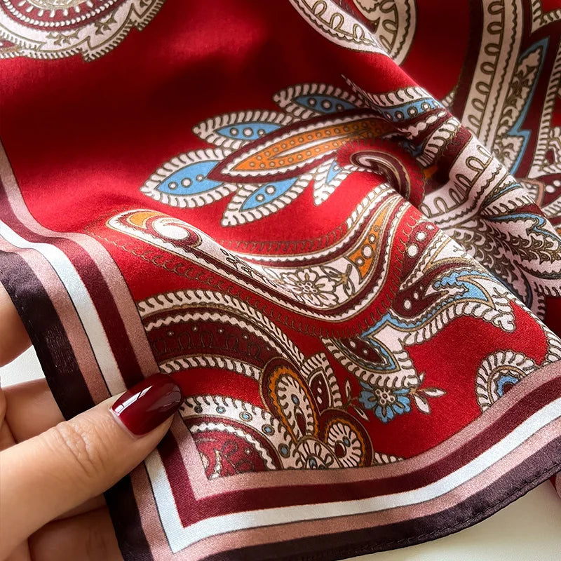 Idée cadeau foulard en soie pour femme rouge