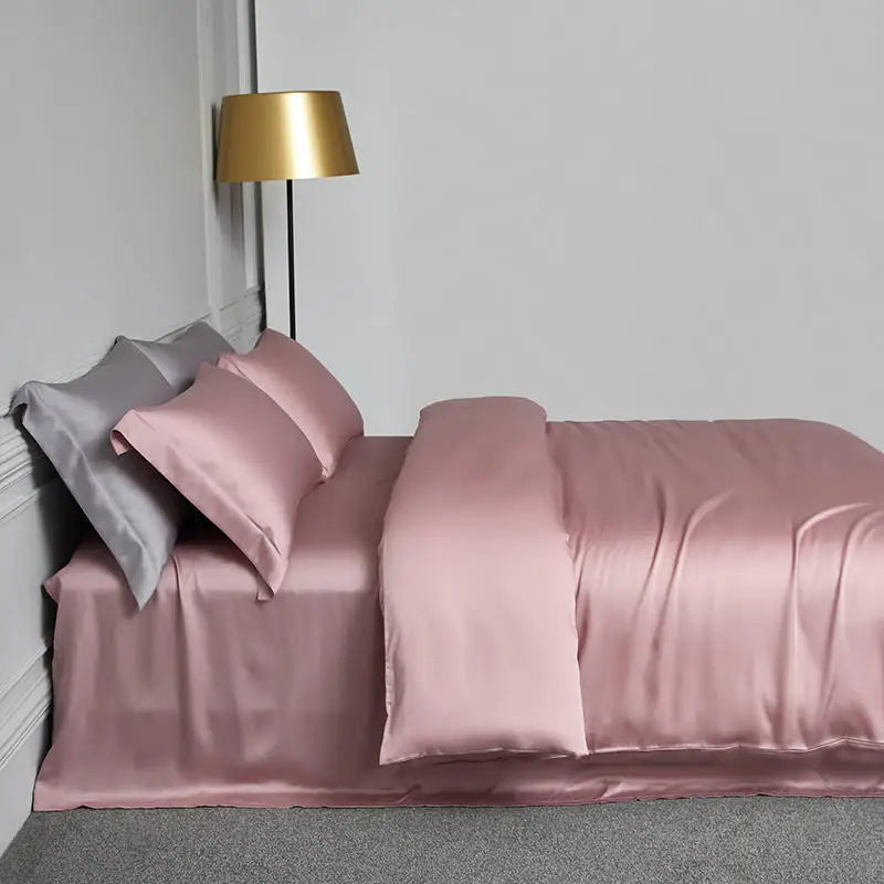 Literie en soie favorisant le sommeil profond rose