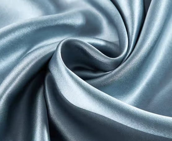 Drap plat en soie de mûrier dans chambre premium bleu