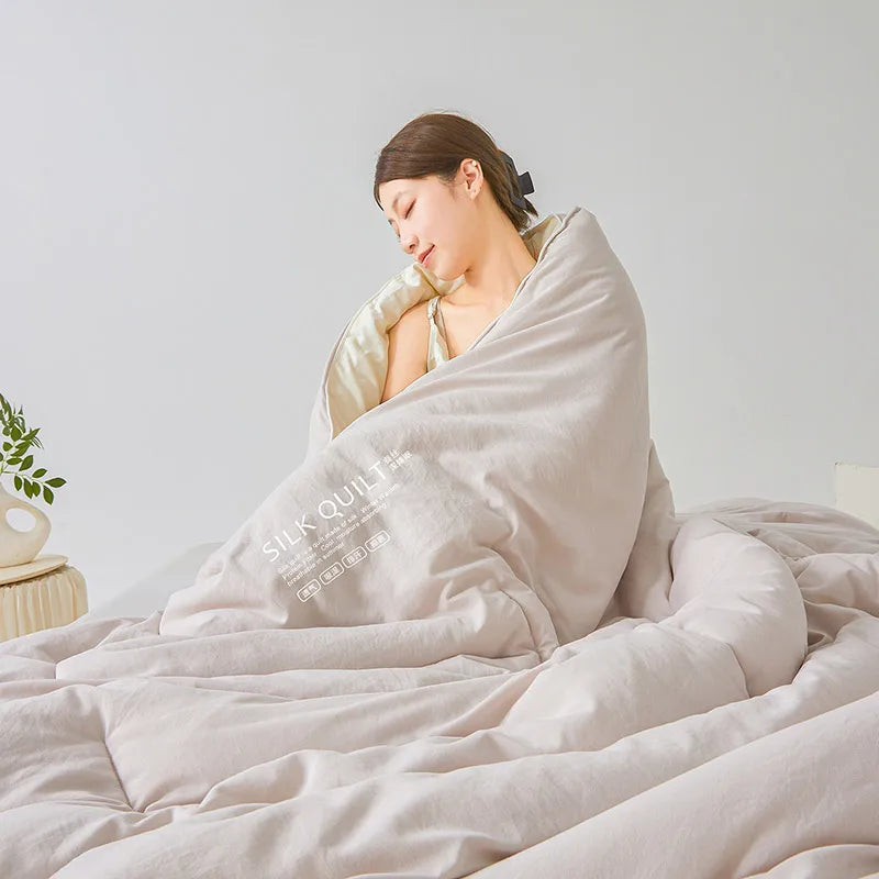 Literie haut de gamme avec couette en soie de mûrier beige 