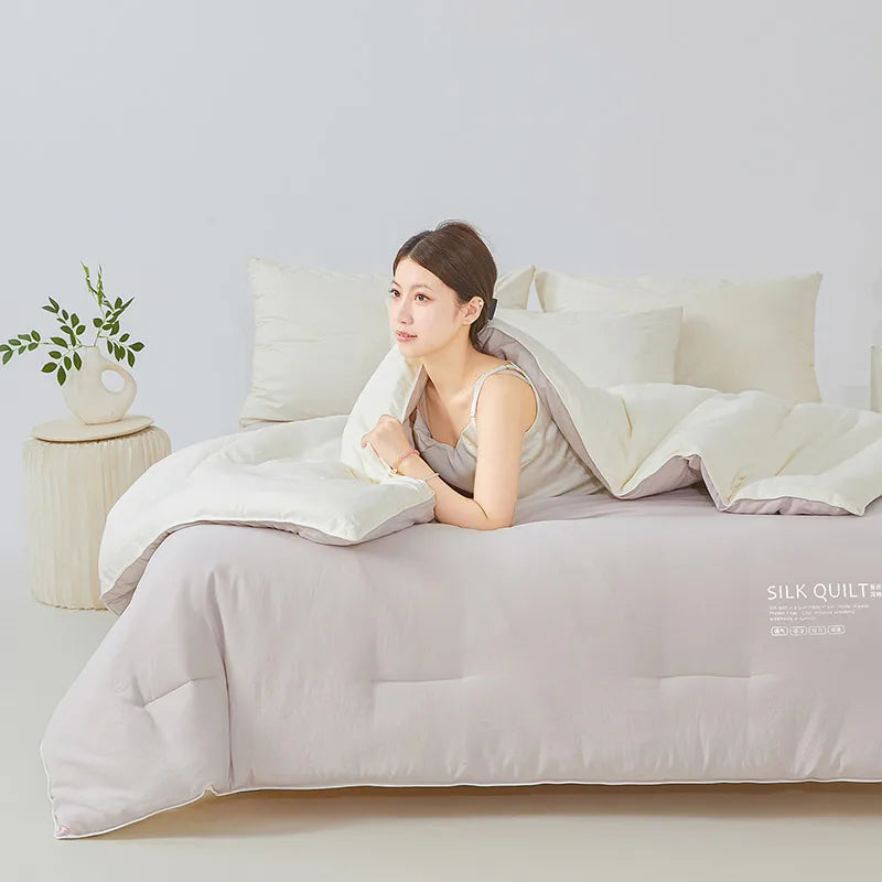 Confort de lit luxe avec duvet en soie de mûrier beige