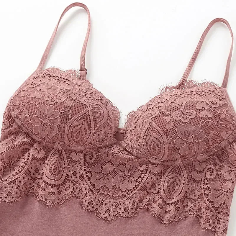 Détail du soutien intégré de la nuisette en soie