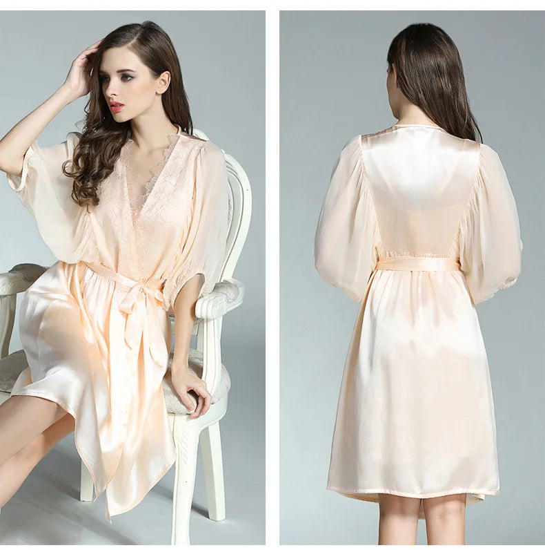 Détail dentelle élégante sur nuisette en soie BLANC CREME 