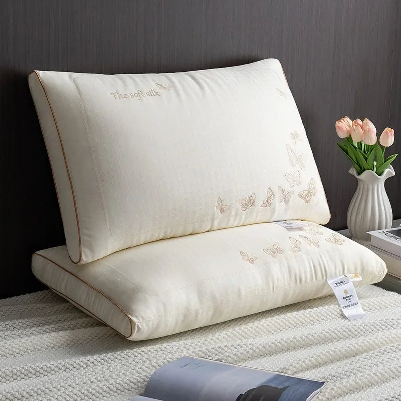 Détail texture oreiller en soie naturelle 100 % 