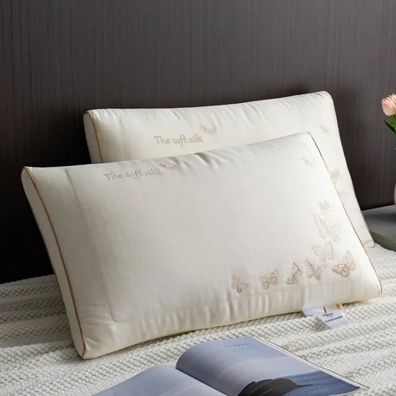 Oreiller soie 48×74 cm sur lit – sommeil luxe