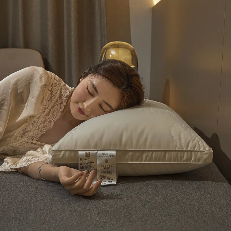 oreiller en soie essence et soie garni de soie anti apnéeOreiller en soie mulberry 7A antibactérien, confort hôtel
