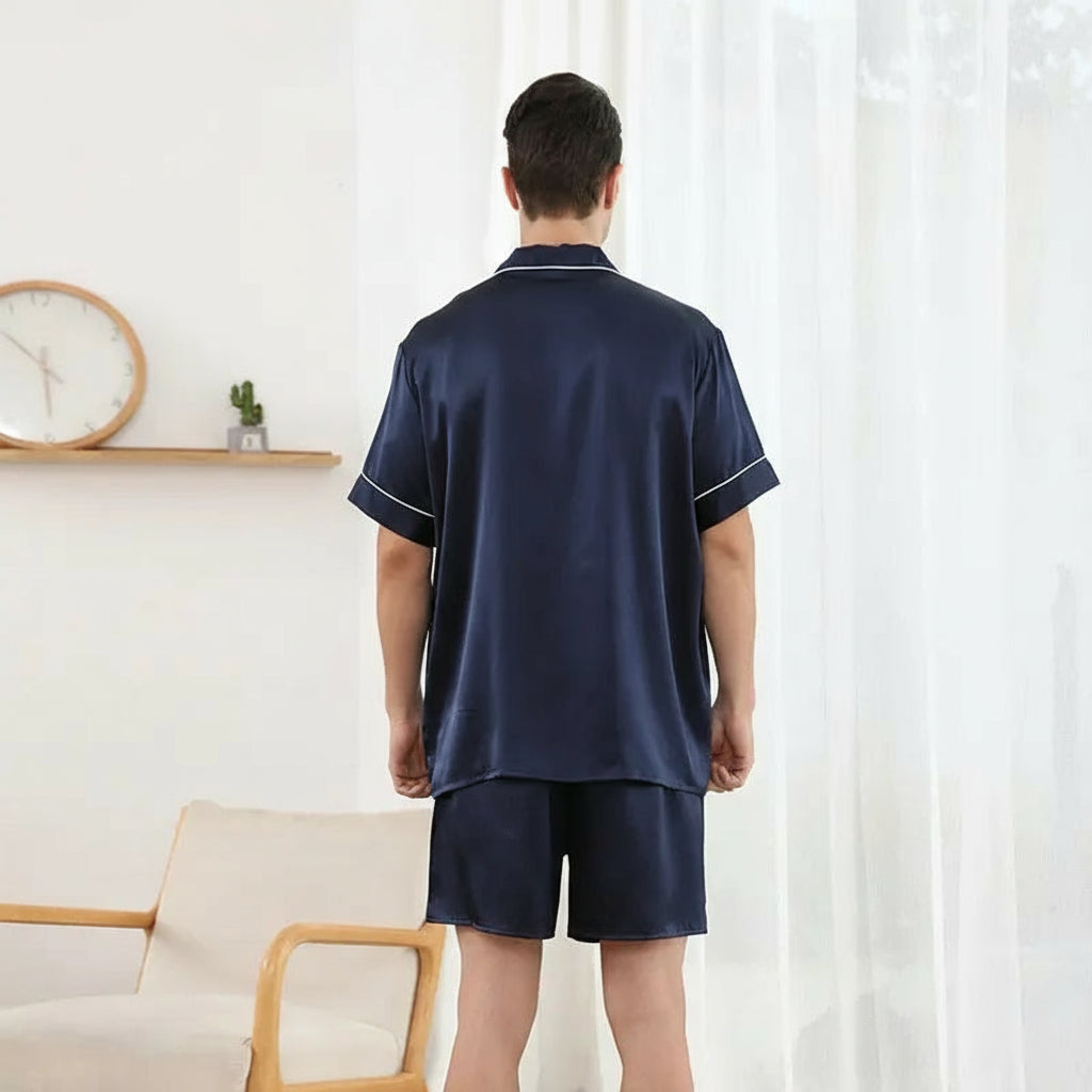 Ensemble pyjama homme 100% soie, haut manches courtes et short assorti, confort et luxe visibles bleu